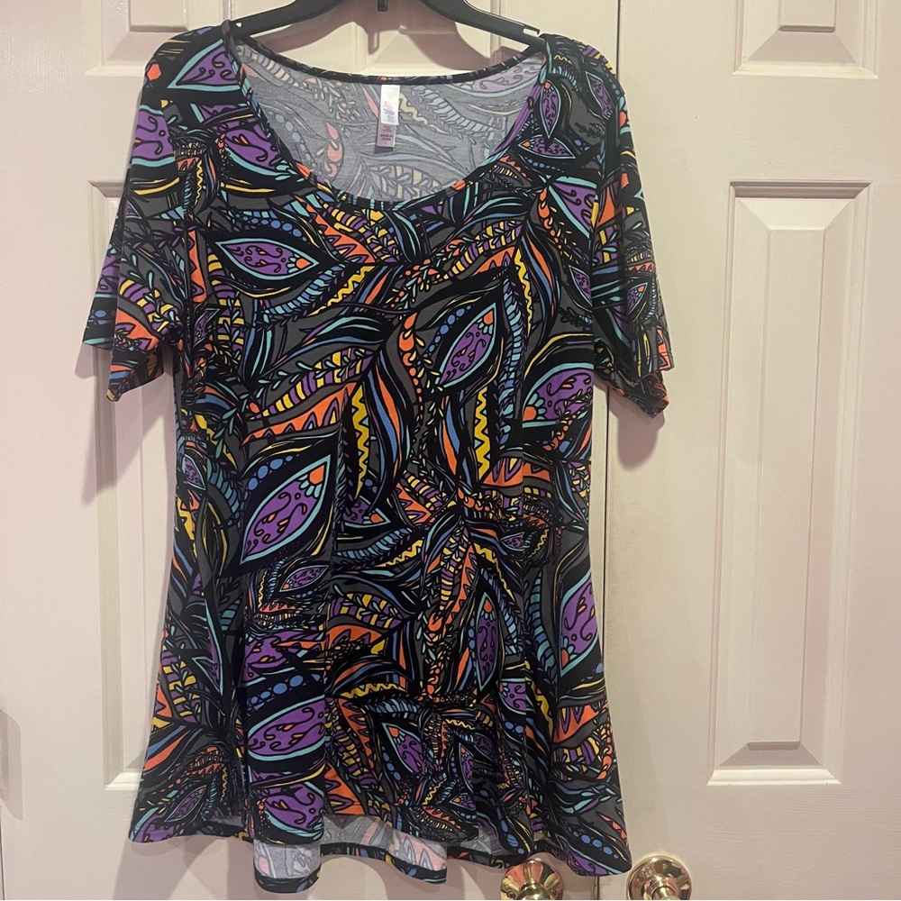 LuLaRoe Perfect T  Multicolor Paisley Short Sleeve Tunic Top Size L